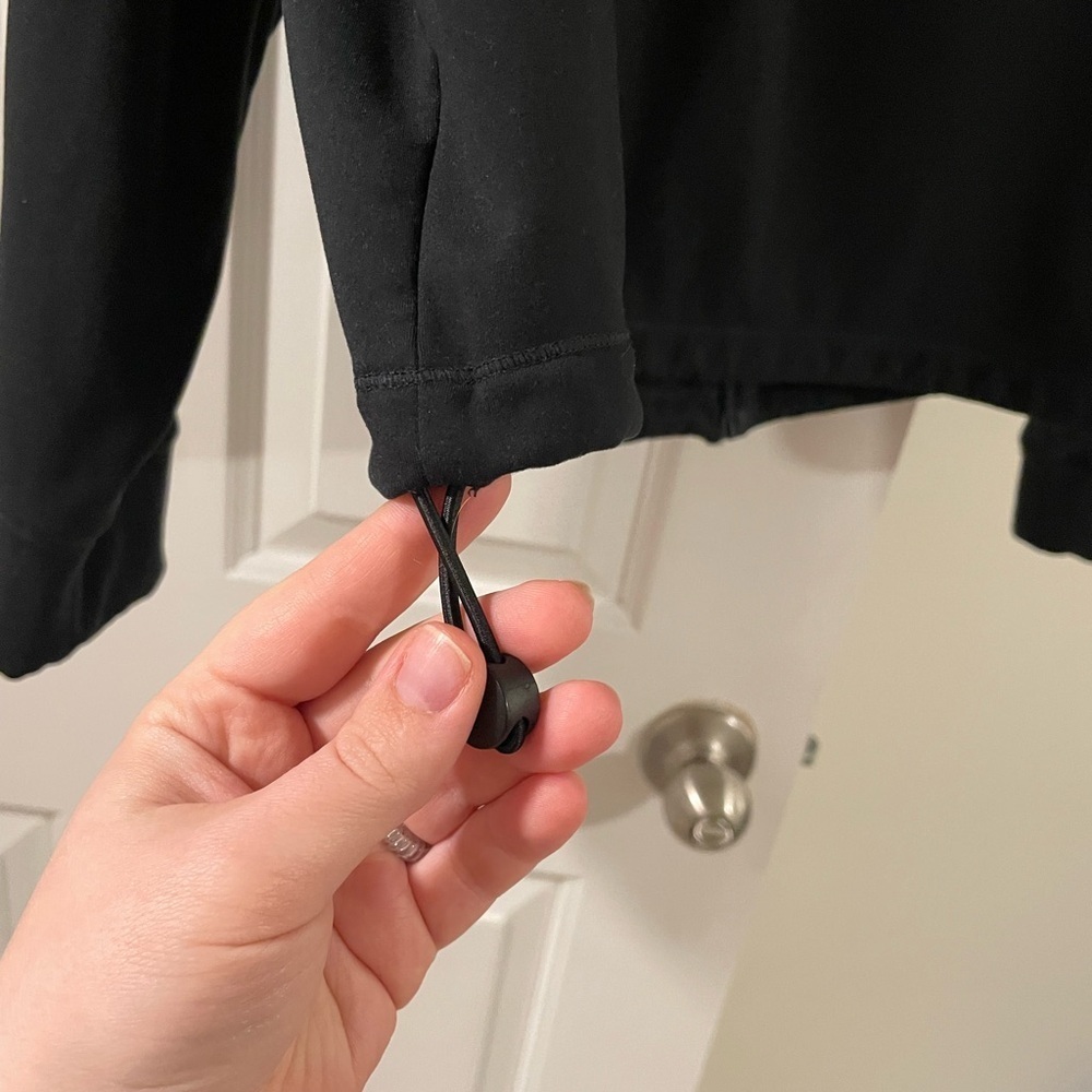 Cropped Black Zip-Up Jacket - Picture 4 of 4
